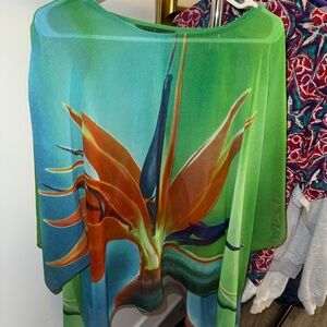 Womens artistic poncho L/XL beautiful flower design